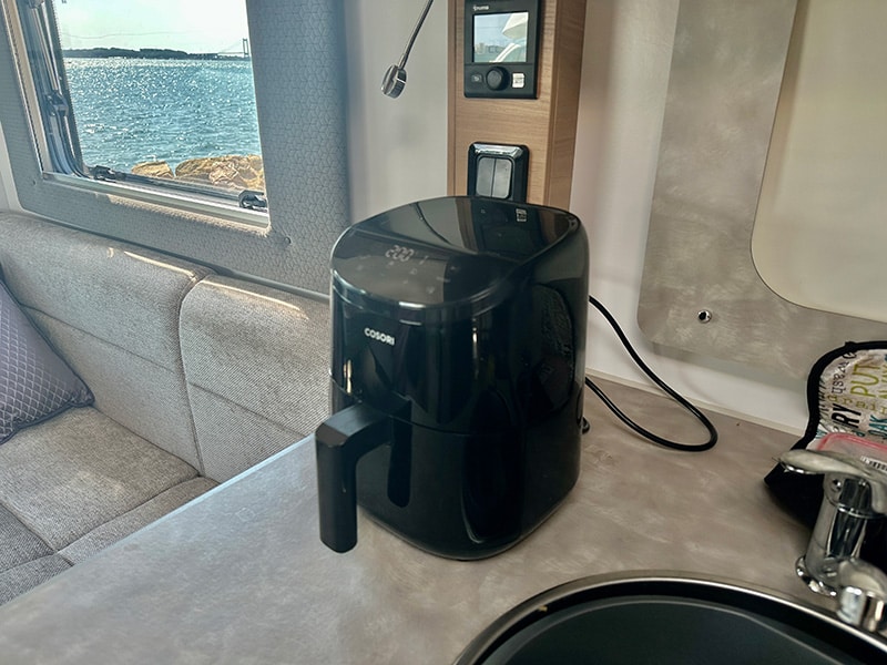The Best Compact Air Fryer for RV Living: Your Guide